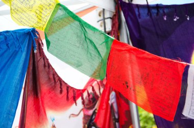 Tibet dua bayraklarını kapat 