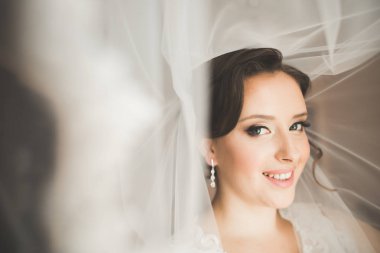 Estetik cerrahi ve makyaj malzemeleri.