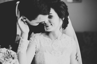 Genç ve güzel bir çiftin yakın çekimi.