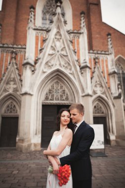 Çift düğün, gelin ve damat bir church Krakow civarındaki oteller