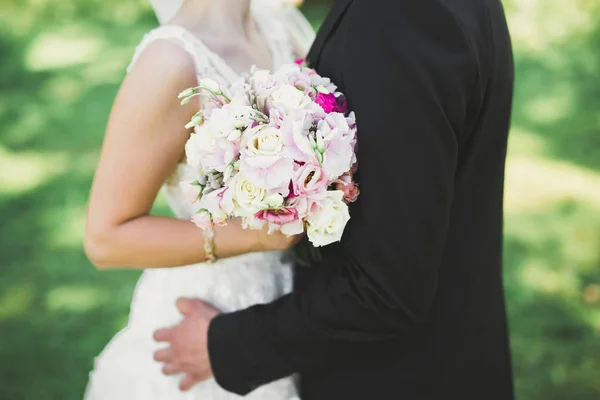 Perfect wedding couple holding luxury bouquet of flowers — Stock Photo, Image