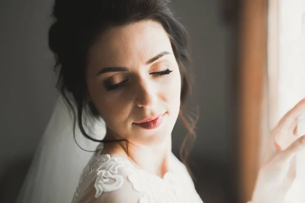 Portrait of beautiful bride with fashion veil at wedding morning — Stok Foto