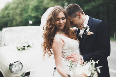 Mutlu gelin ve Damat Düğün töreni sonrası poz