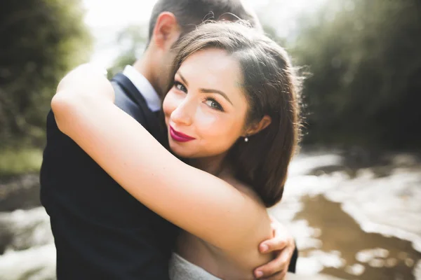 Hermosa pareja joven el día de su boda. Retrato de primer plano —  Fotos de Stock