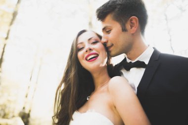 Güzel genç düğün gününde çift. Portraint yakın çekim