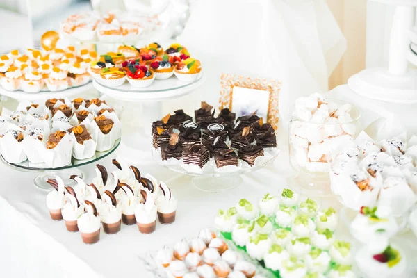 Köstliche Hochzeitsempfang Schokoriegel Desserttisch — Stockfoto