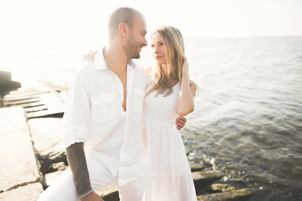 Just Married Couple Walking Beach Sunset — Stock Photo, Image