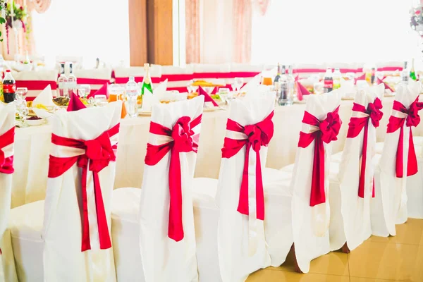 Interior de un restaurante preparado para la ceremonia de boda — Foto de Stock