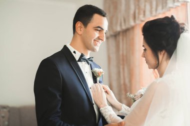 Genç ve güzel bir çiftin yakın çekimi.