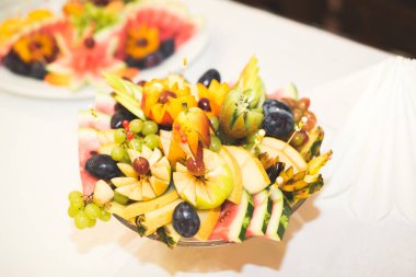 Bir büfe üzerinde pişmiş tatlı çeşitleri