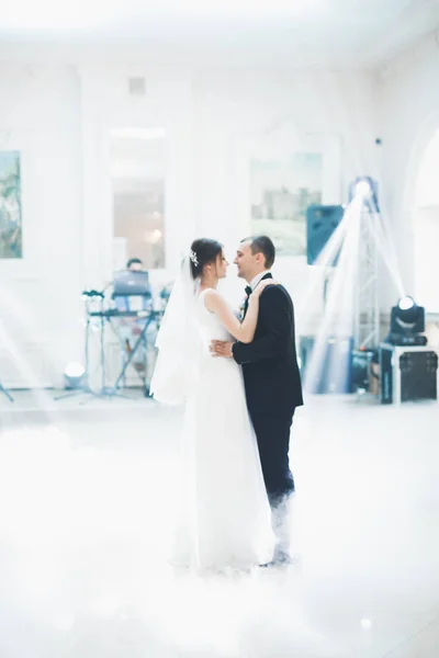 Beautiful wedding couple just married and dancing their first dance — Stock Photo, Image