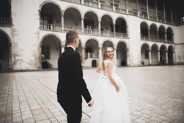 Caucasian happy romantic young couple celebrating their marriage. Outdoor — Stock Photo, Image