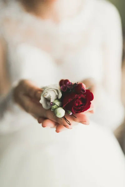 Maravilloso ramo de boda de lujo de diferentes flores — Foto de Stock