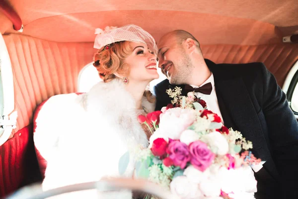 Sensual portrait of a young wedding couple. Outdoor — Stock Photo, Image