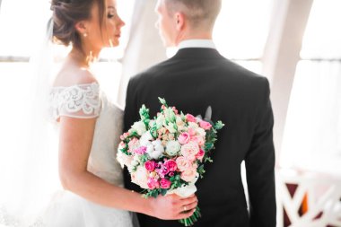 Genç ve güzel bir çiftin yakın çekimi.