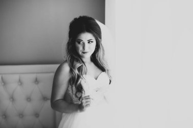 Düğün sabahı peçeli güzel bir gelin portresi.