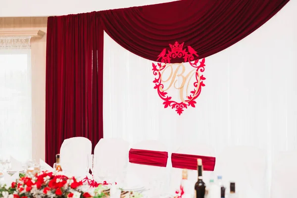 Decoraties voor de huwelijksceremonie. Mooie bloemen — Stockfoto