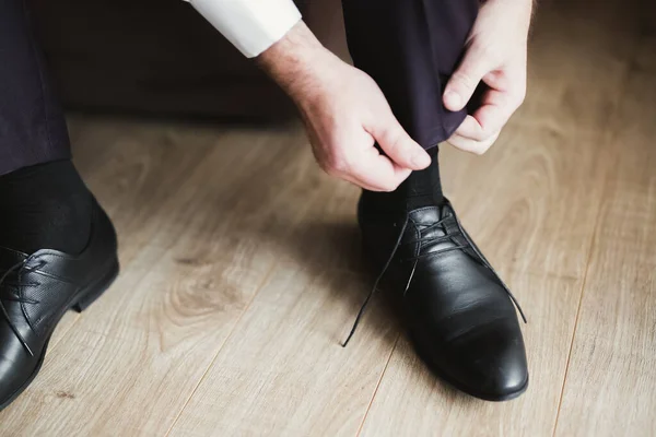 Набор мужской модной обуви и аксессуаров — стоковое фото