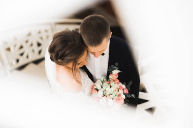 Genç ve güzel bir çiftin yakın çekimi.