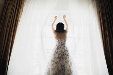 Düğün sabahı peçeli güzel bir gelin portresi.