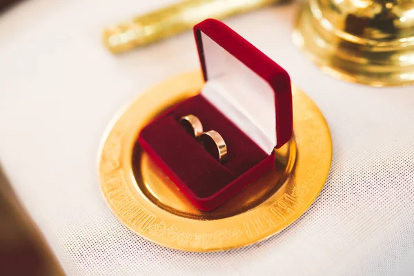 Two golden wedding rings isolated background concept — Stock Photo, Image