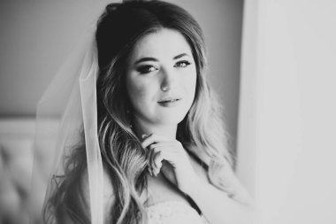 Düğün sabahı peçeli güzel bir gelin portresi.