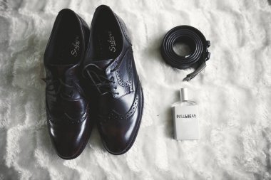 Moda ayakkabıları ve aksesuarlar.