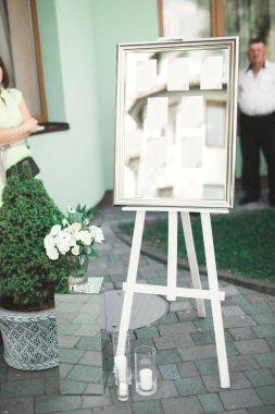 Düğün töreni için süslemeler. Güzel çiçekler.