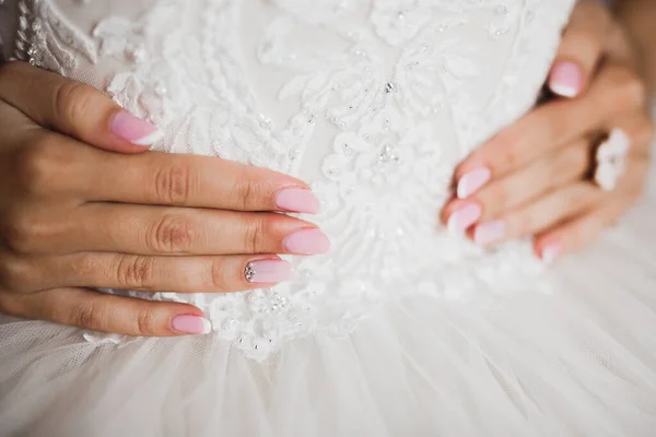 A tökéletes esküvői ruha a menyasszony szobájában. — Stock Fotó