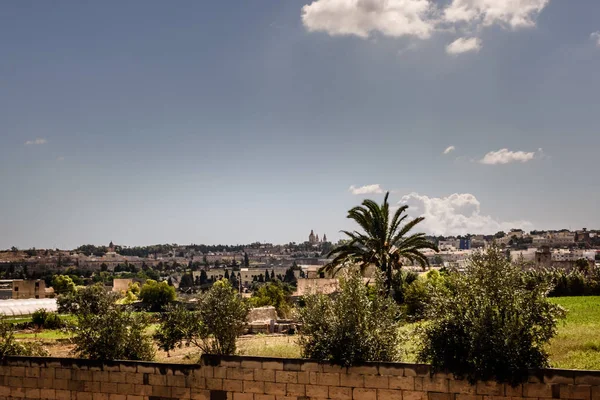 la valletta görünümü,malta,tepelerden.