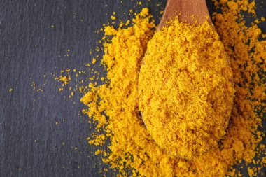 Zerdeçal tozu (Curcuma), olarak da bilinen Hint safran. Kopya alanı ile üstten görünüm