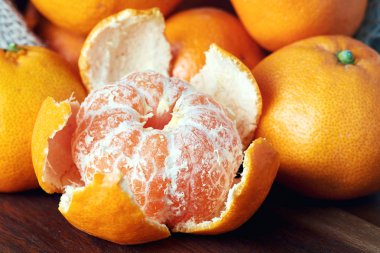 Ayrıca mandarin veya mandarine olarak bilinen mandalina (narenciye reticulata)