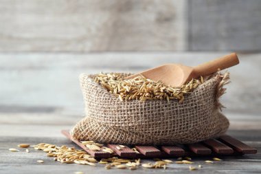 Yulaf tohumu (Avena sativa) olarak da bilinen ortak yulaf çuval bezi, çuval