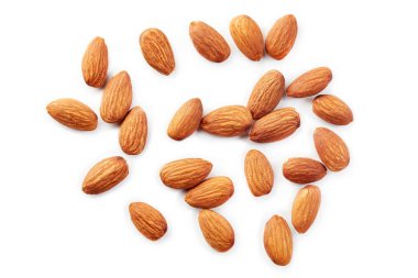 Beyaz arka plan üzerinde izole badem çekirdeği. Üstten görünüm