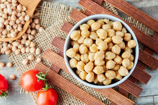 Garbanzos Cocidos Cicer Arietinum Tazón Sobre Fondo Madera —  Fotos de Stock