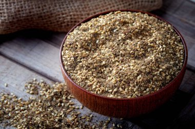 Za'atar (zatar), Orta Doğu baharat karışımı ahşap kase