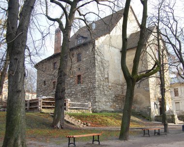 taş bina kale orman