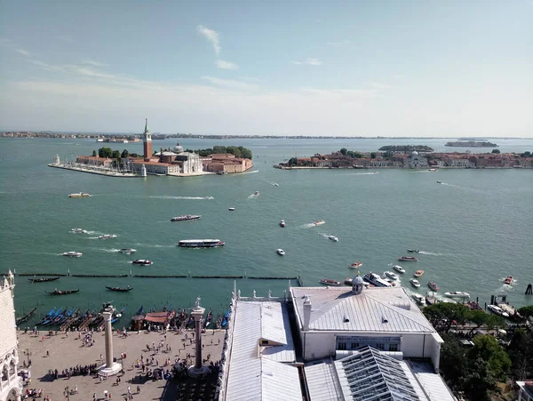 Вид Венеціанські Канали Над Блакитним Небом — стокове фото