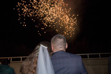 Gelin ve damat arka dikkat Selam dur