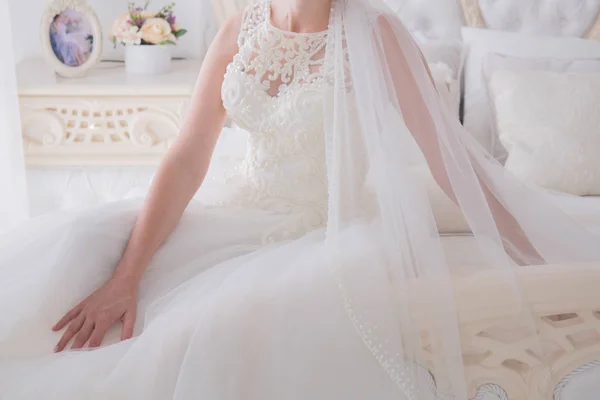 Bride in a wedding dress in a bright room — Stock Photo, Image