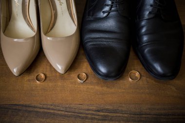 Gelin ve damat Ayakkabı ve alyans birlikte