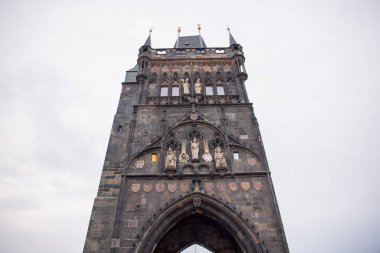 Eski sokak ve nehir Çek Cumhuriyeti Prag şehir