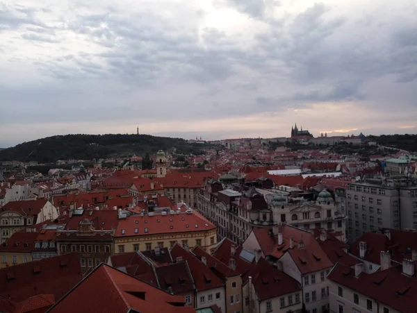 Vue depuis la hauteur de la place centrale de Prague — Photo