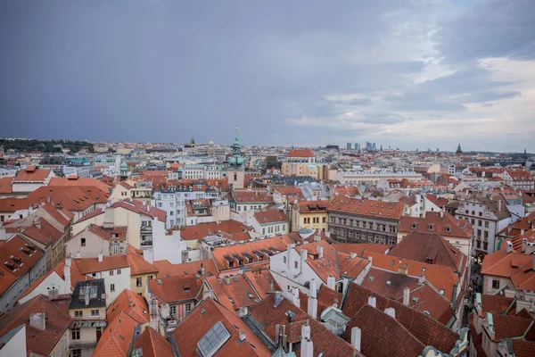 Oude straat van Praag in de Tsjechische Republiek — Stockfoto