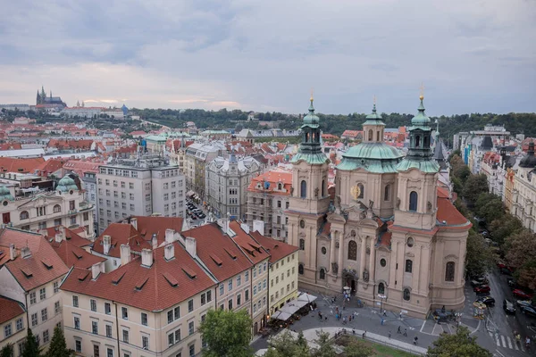 Oude straat van Praag in de Tsjechische Republiek — Stockfoto