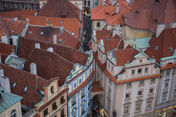 Oude straat van Praag in de Tsjechische Republiek — Stockfoto