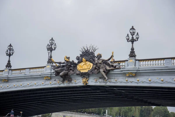 Γέφυρα πάνω από τον ποταμό Σηκουάνα στο Παρίσι — Φωτογραφία Αρχείου