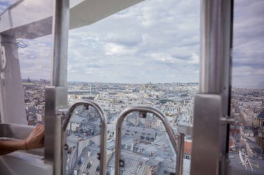 Paris görünümünden Louvre yakınındaki dönme dolap
