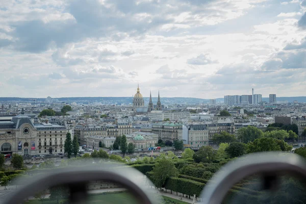 Paris görünümünden Louvre yakınındaki dönme dolap — Stok fotoğraf