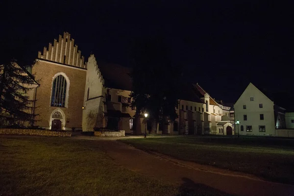 Krakow binalarda gece fener ışığında — Stok fotoğraf